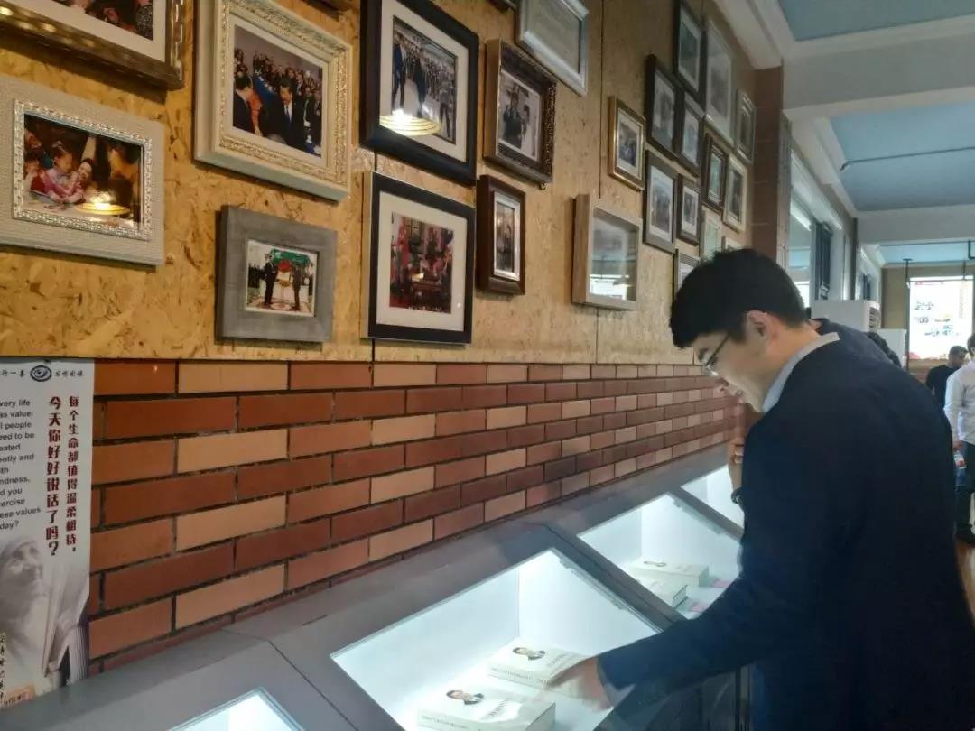 “让法律照亮校园”暨法制副校长聘任仪式成功举行(图6) “让法律照亮校园”暨法制副校长聘任仪式成功举行(图6)