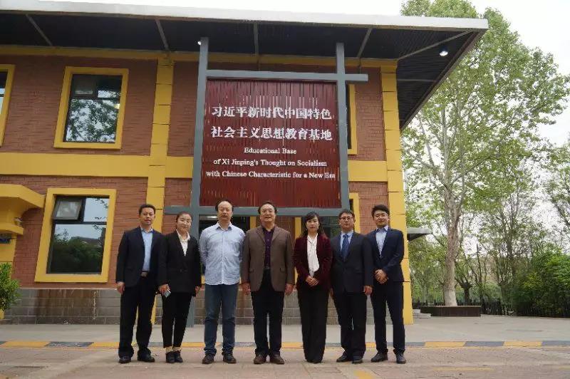 “让法律照亮校园”暨法制副校长聘任仪式成功举行(图5) “让法律照亮校园”暨法制副校长聘任仪式成功举行(图5)