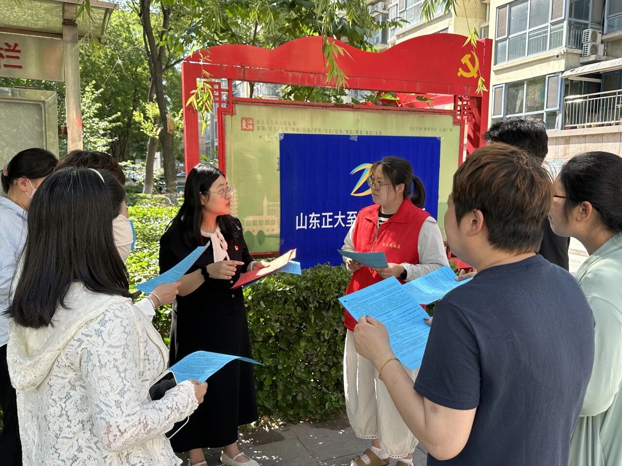 淄律向党 法惠万家|我所党支部与尚文苑社区党委成功举行党建共建签约仪式(图5) 淄律向党 法惠万家|我所党支部与尚文苑社区党委成功举行党建共建签约仪式(图5)